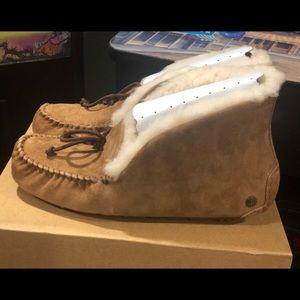 New UGG Alena chestnut slippers. Size 7